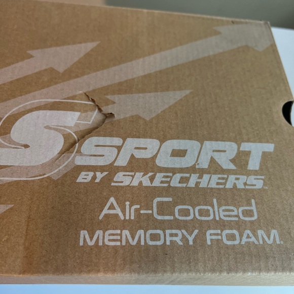 NWT SKETCHERS WHITE SIZE 9 - Picture 3 of 5